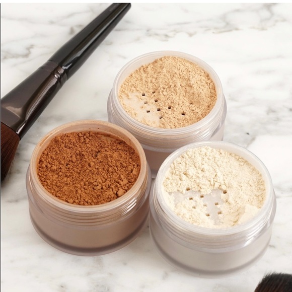 Laura Mercier translucent loose setting powder; translucent honey. - Picture 1 of 6